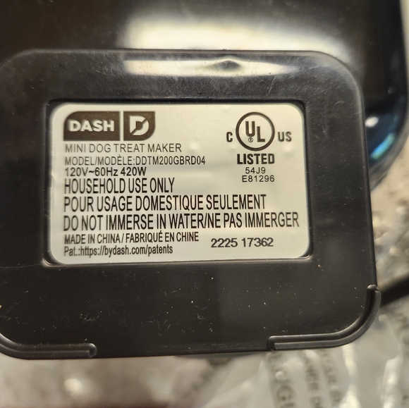 DASH Gourmet Homemade Vegan Dog Treat Bone Maker Brand New in Box - Picture 11 of 11